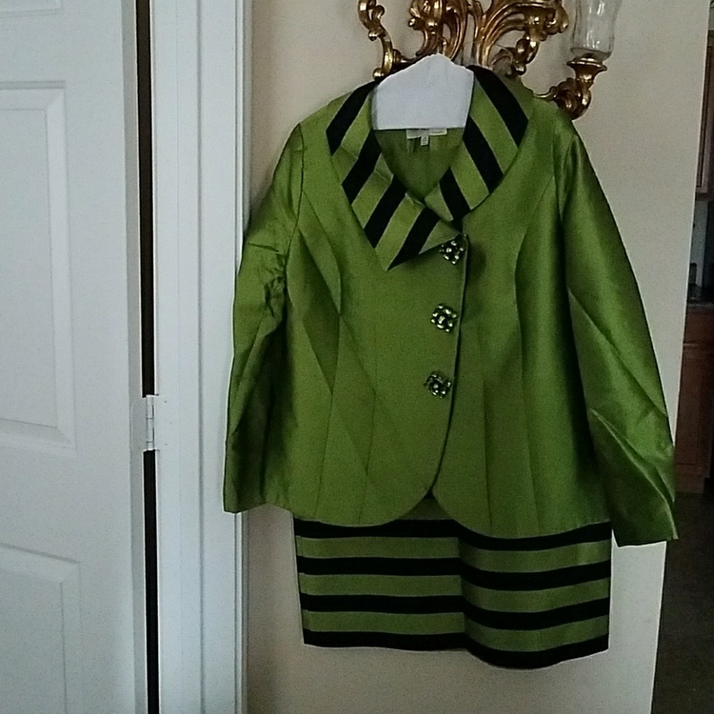 Dress suit